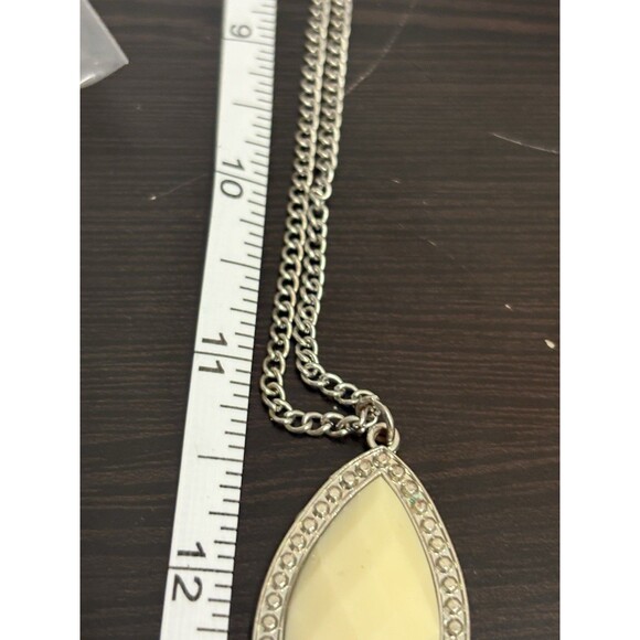 Vintage Teardrop Pendant Statement Necklace 22 Inch Chain - Picture 8 of 10